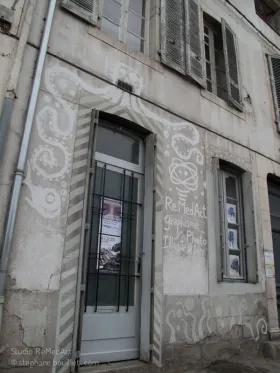 Quand le nettoyage d'un mur devient le début du street art...