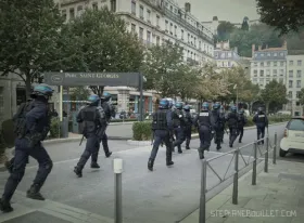 CRS lors des manifestations contre les réformes à Lyon