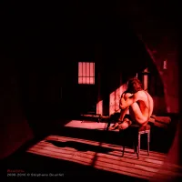 Wast(m)e: autoportrait de nu dans des usines