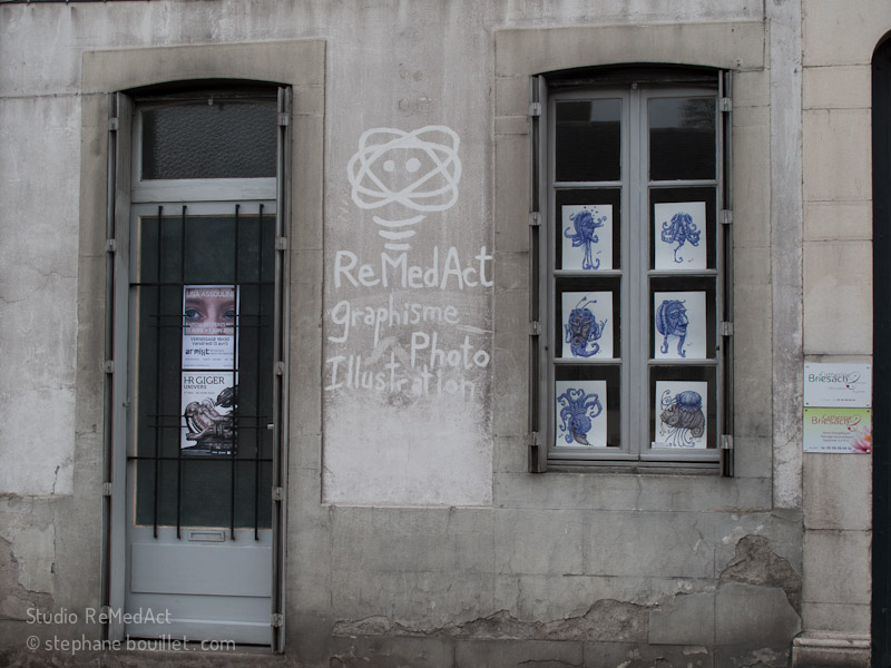 Quand le nettoyage d'un mur devient le début du street art...