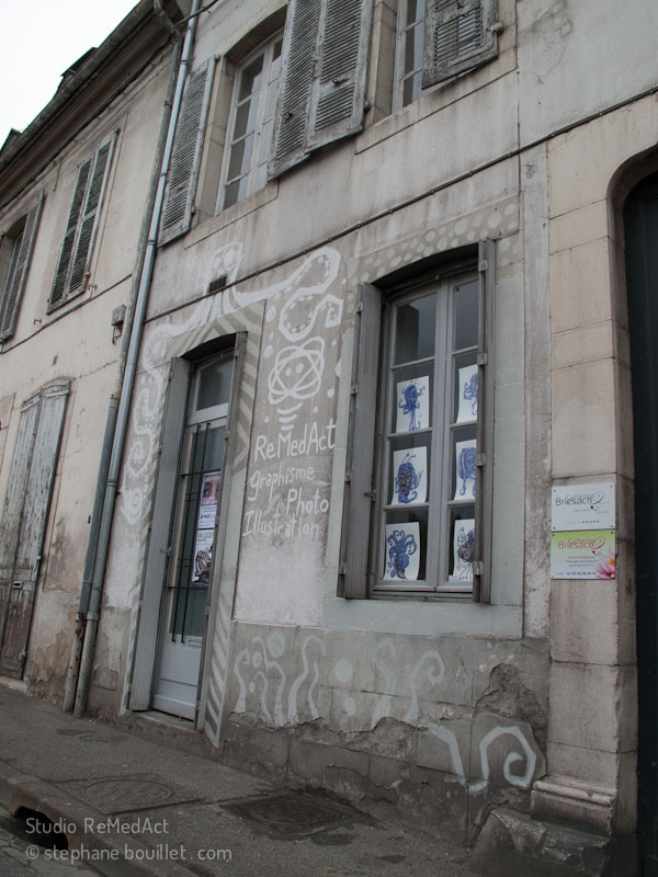 Quand le nettoyage d'un mur devient le début du street art...