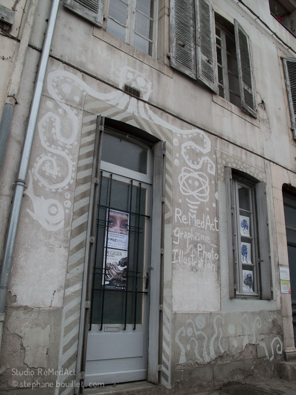 Quand le nettoyage d'un mur devient le début du street art...