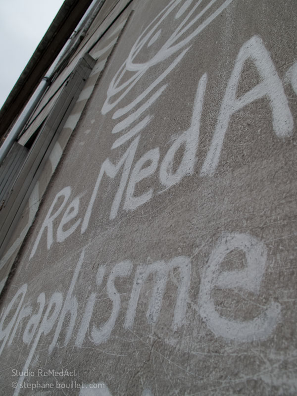 Quand le nettoyage d'un mur devient le début du street art...