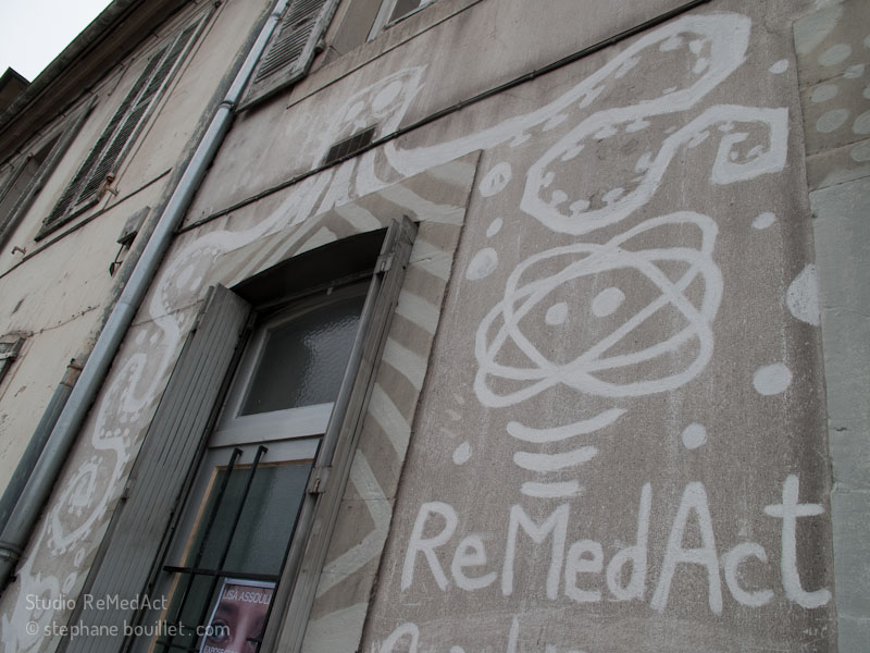 Quand le nettoyage d'un mur devient le début du street art...