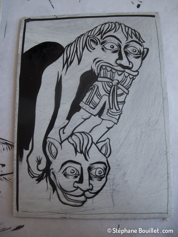 Encrage (suite): ne pas hésiter à faire de larges applats de noir, éviter de faire des traits trop fins que l'on ne pourrait pas graver. Cette étape peut être encore assez imprécise et laisser libre cours à la gravure proprement dite, ou au contraire être très précise et permettre de suivre vraiment les traits lors de la gravure