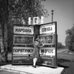 Près du mémorial des pompiers de Tchernobyl, Marie Poppet cherche sa direction
