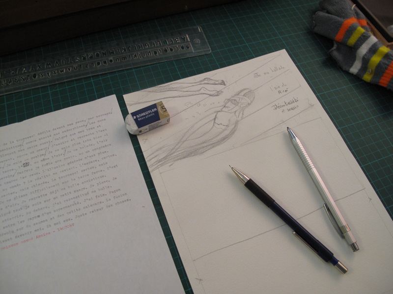 2 critériums: un 0,7mm (car les 0,5mm cassent trop souvent) pour le texte et détails, et un 2mm en HB pour les plus gros traits 2 criteriums: one 0,7mm (because 0,5mm breaks too much often) for text and details, and one 2mm HB for bigger lines