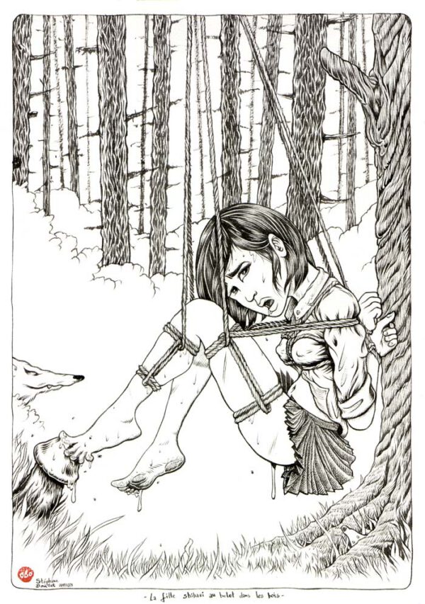 La fille shibari au bolet dans les bois